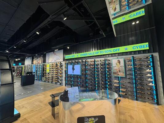 Светодиодный экран SMD1515 с конфигурацией пикселей для уличного использования, обеспечивающий срок службы 000 часов, отлично подходит для цифровых вывесок и мероприятий на открытом воздухе