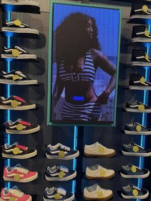 Outdoor LED Window Display Signs Featuring Wide Viewing Angle and Aluminum Frame Ensuring Effective Visual Communication